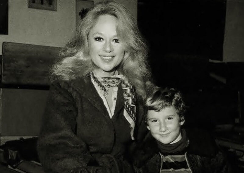 Σπάνια “κλικς” από τη μέρα που η Αλίκη Βουγιουκλάκη γέννησε τον γιο της