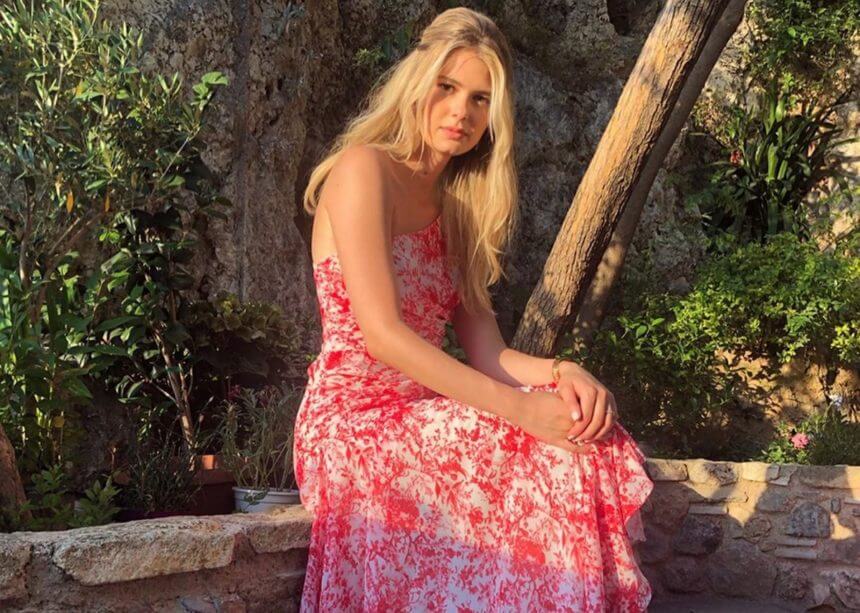 Η Αμαλία Κωστοπούλου ποζάρει με κόκκινο μπικίνι και μας δείχνει τις άψογες αναλογίες της!