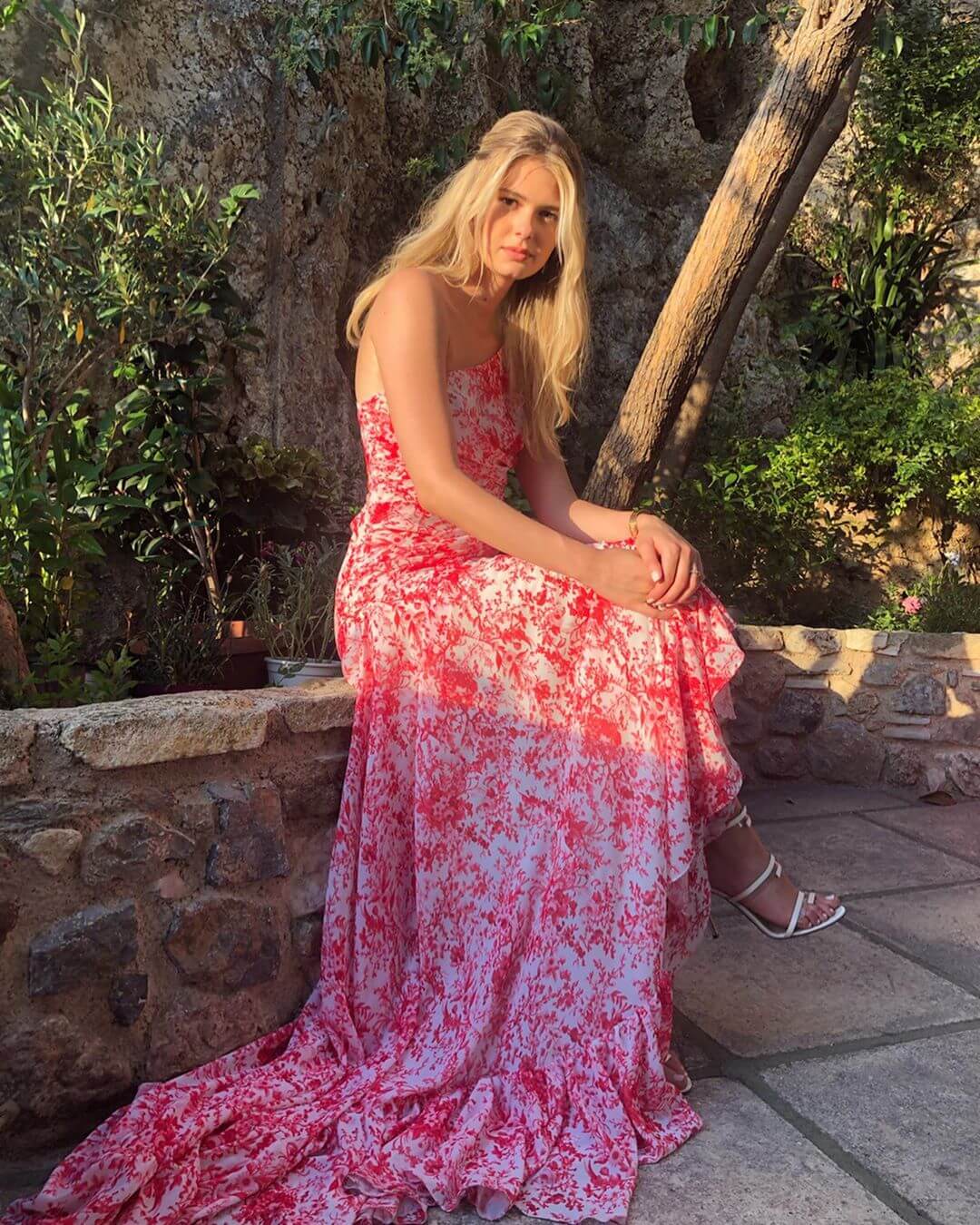 Η Αμαλία Κωστοπούλου δημοσιεύει φωτογραφία από την περίοδο που ήταν μαθήτρια – Δείτε την μεγάλη αλλαγή