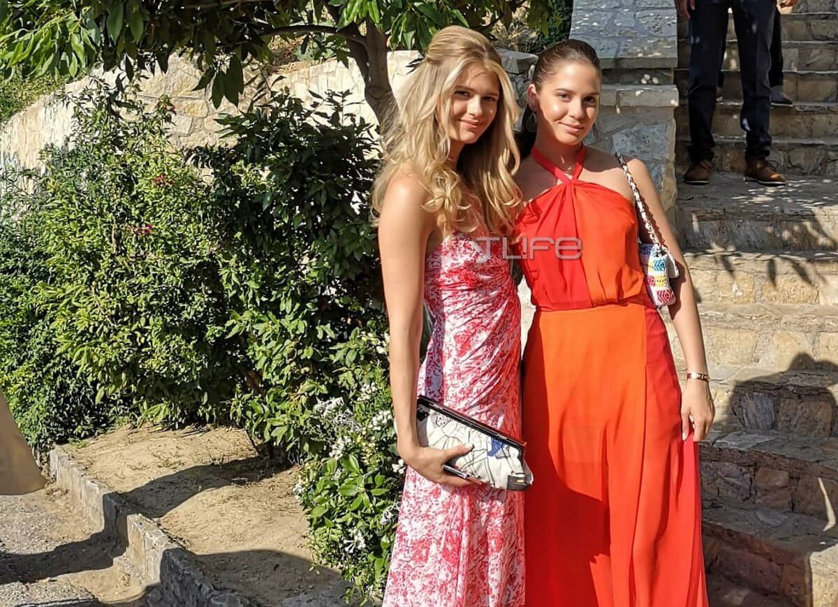 Αμαλία και Αλεξάνδρα Κωστοπούλου: Έκλεψαν την παράσταση με τις εντυπωσιακές εμφανίσεις τους στον γάμο Μπαλατσινού – Κικίλια