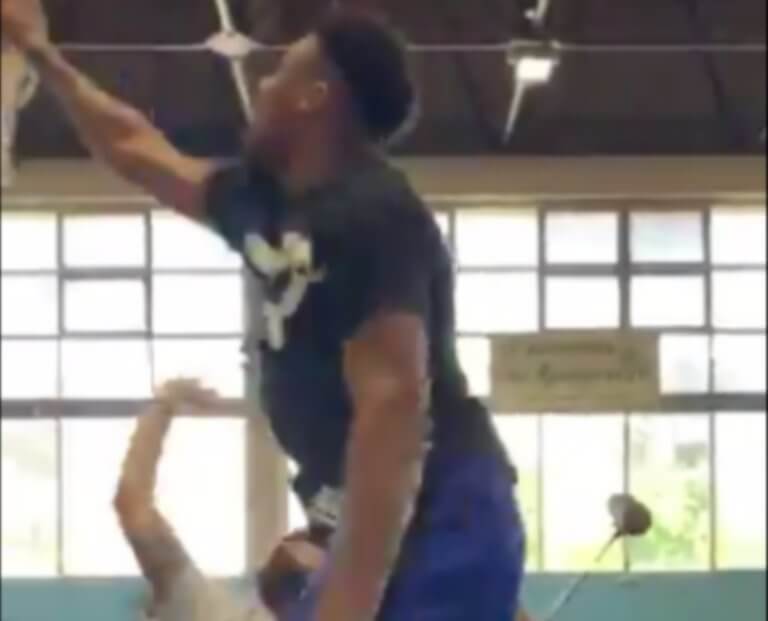 AntetokounBros: Προκάλεσε τον Γιάννη σε «μονό» και εκείνος τον… διέλυσε! – video