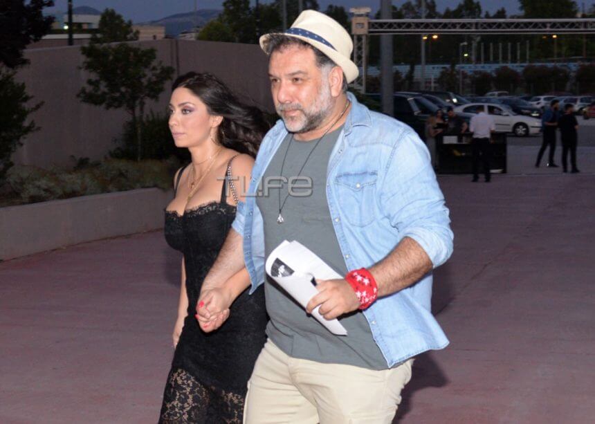 Ο Γρηγόρης Αρναούτογλου μαζί με την σύντροφό του στο backstage των MAD VMA 2019