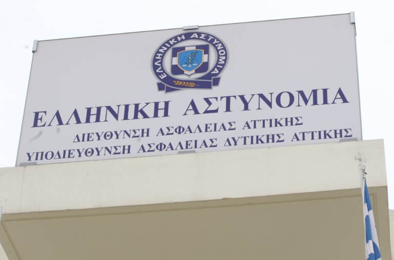 Στα χέρια της αστυνομίας σπείρα που παρίστανε τους “λογιστές” και ξάφριζε ηλικιωμένους!