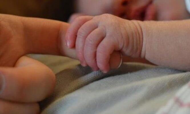 Η θαυματουργή ευχή που λύει τα δεσμά της ατεκνίας