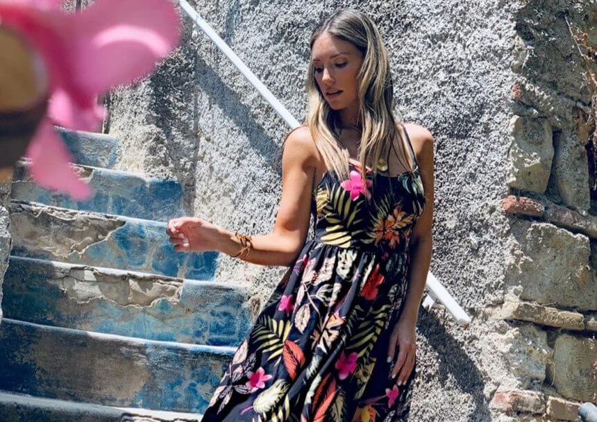 Η Αθηνά Οικονομάκου μετακόμισε στην Σαντορίνη!