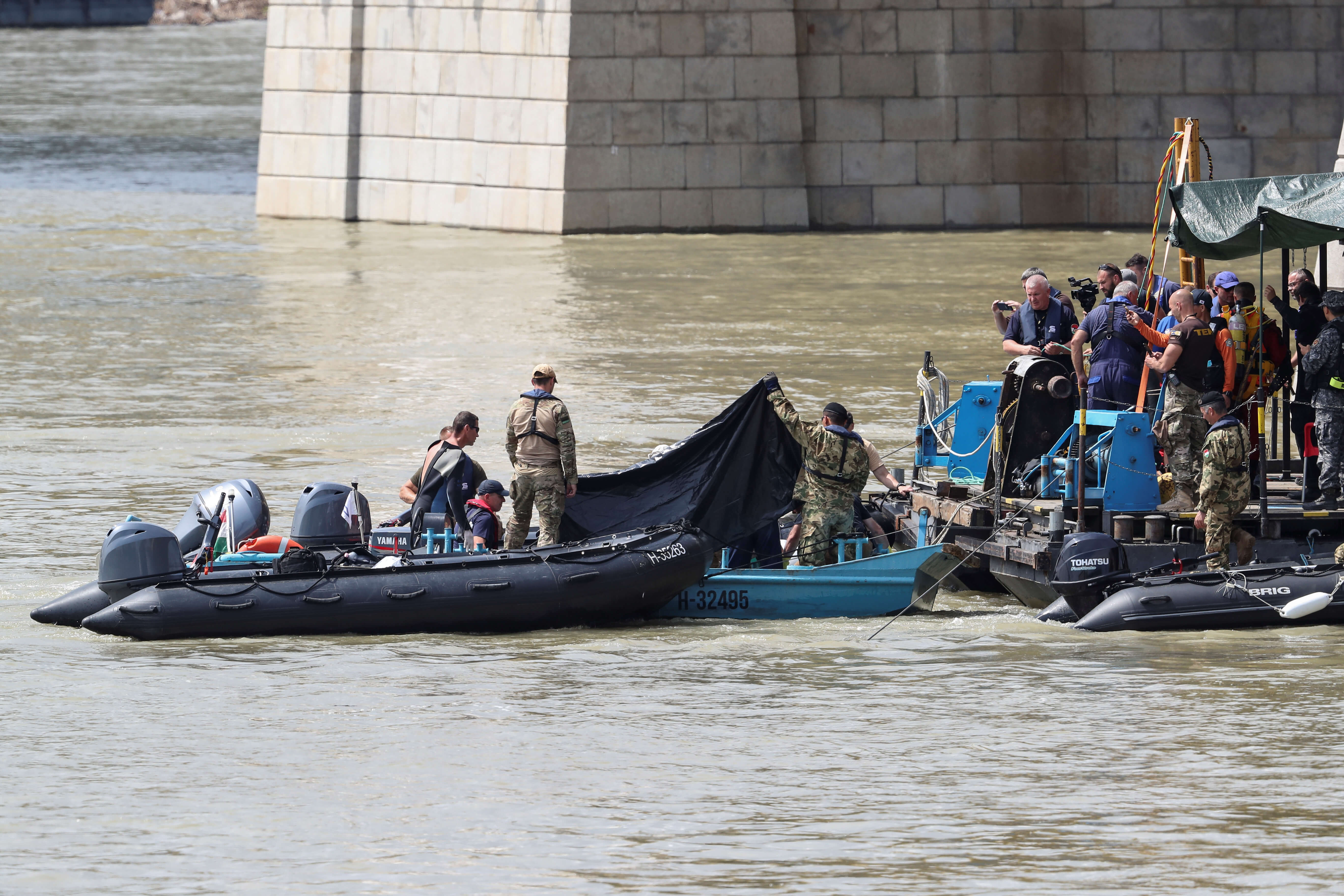 Ουγγαρία: Εντοπίστηκε και δωδέκατο πτώμα μετά το ναυάγιο στον Δούναβη