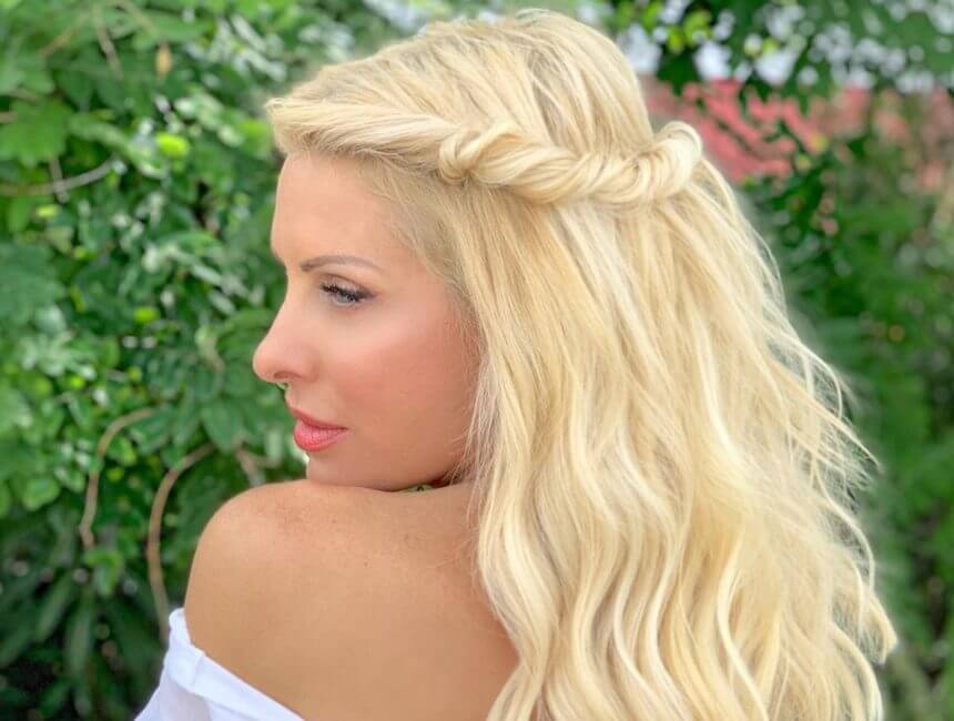 Η Ελένη Μενεγάκη ποζάρει στην αγκαλιά του Μάκη Παντζόπουλου και είναι τρισευτυχισμένη!