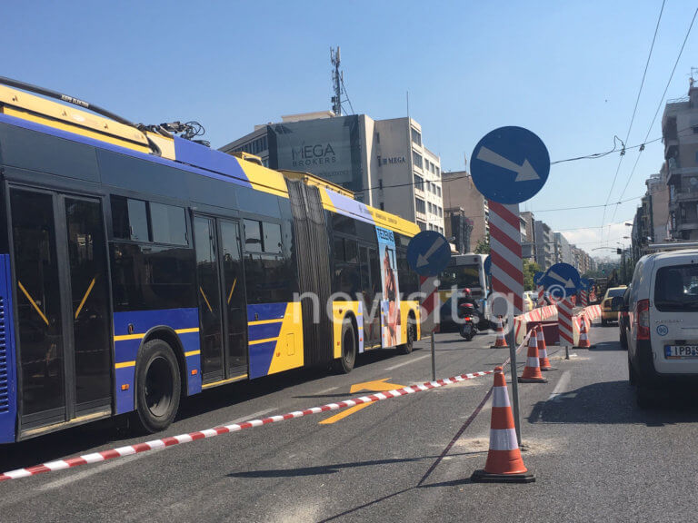 «Μέσα» στα έργα που μετατρέπουν τη Συγγρού σε… απέραντο πάρκινγκ [pics, vid]