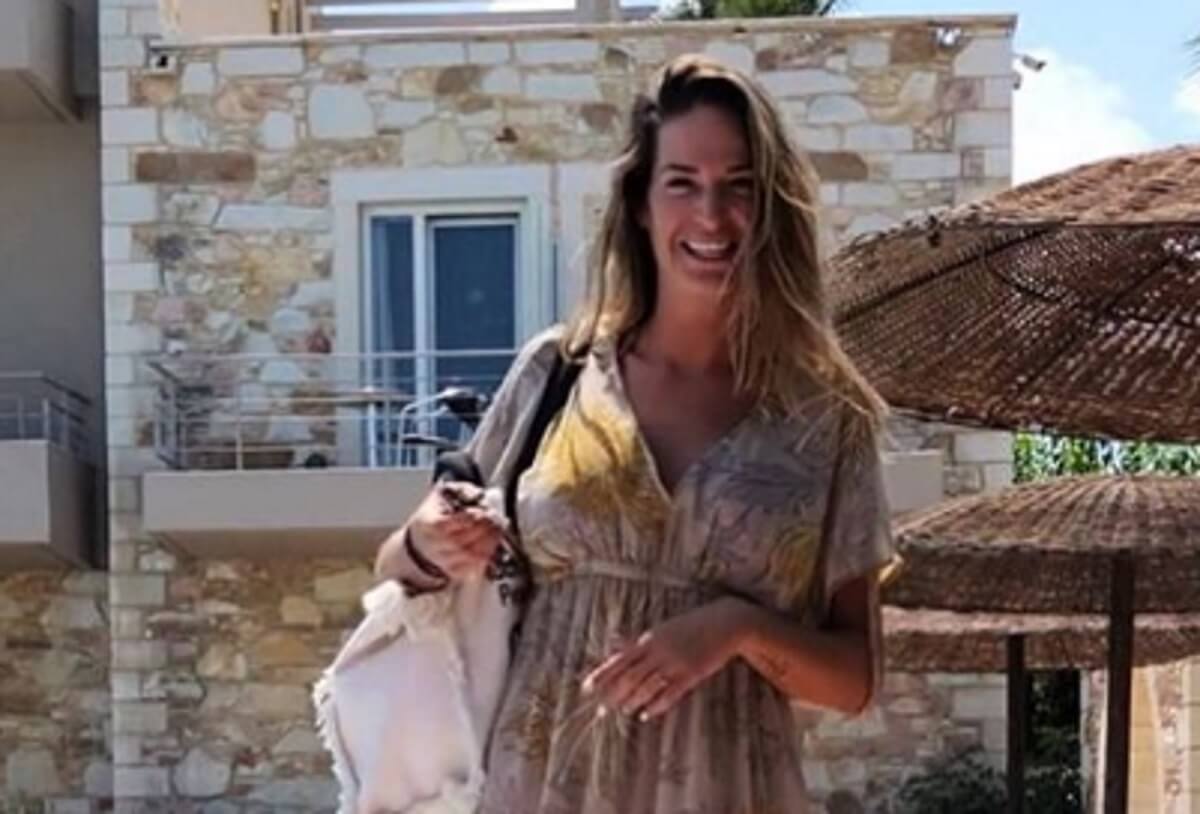 “Φωτιά” η Εύα Λάσκαρη με το μπικίνι της! [pics]