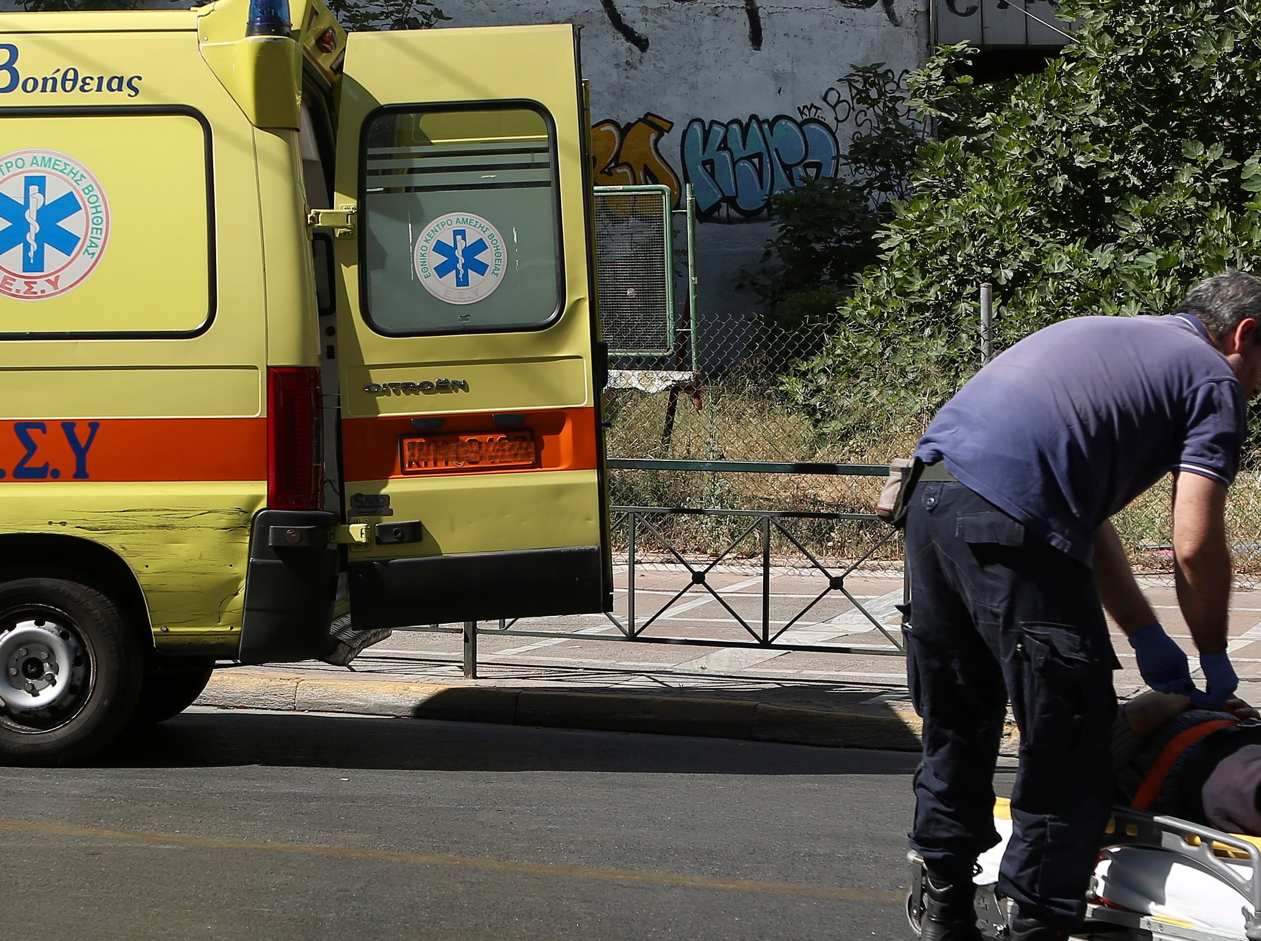 Μηχανάκι σκότωσε πεζό στην Κόρινθο!