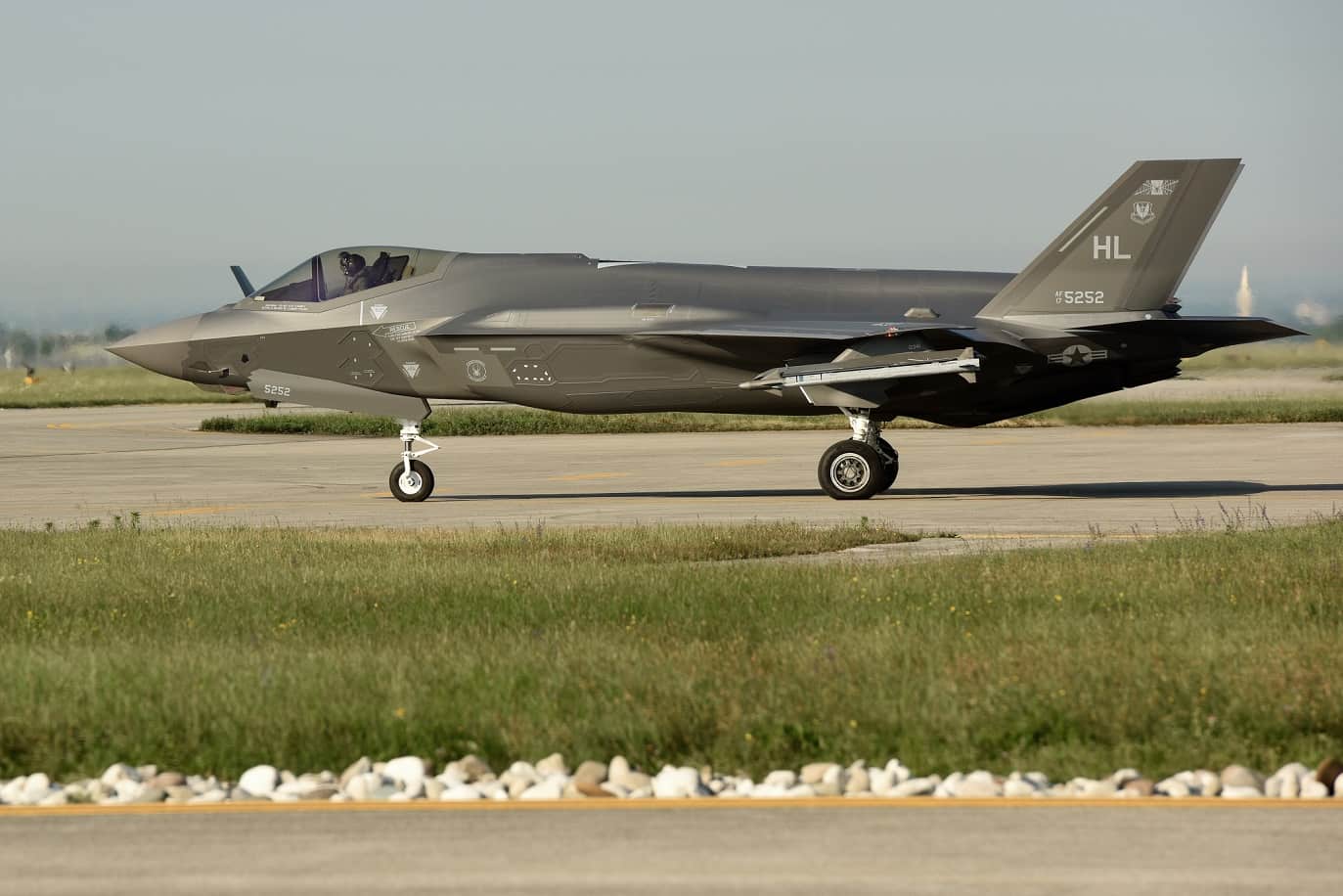 Σε ποια χώρα θέλει ο Τραμπ “διακαώς” να πουλήσει τα stealth μαχητικά F-35;