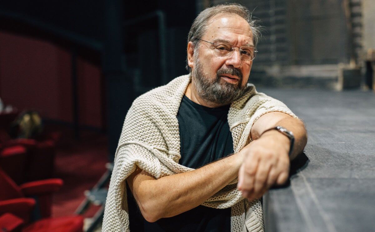 Αγνώριστος ο Σταμάτης Φασουλής ως Αριστοτέλης Ωνάσης!