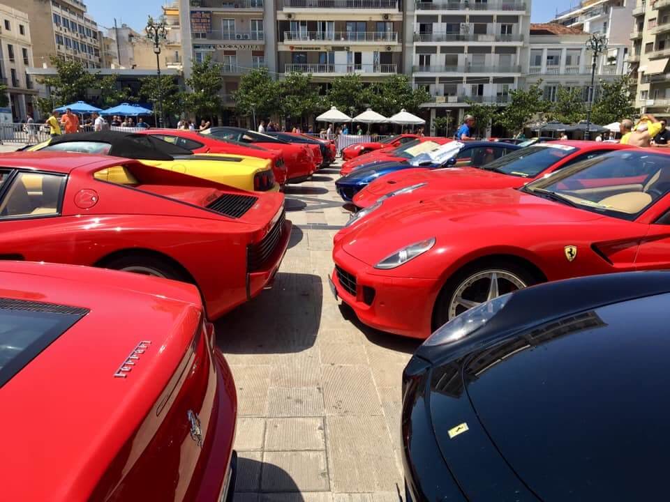 Πάτρα: Μαγνητίζουν τα βλέμματα οι 40 Ferrari – Θαυμασμός στο κέντρο της πόλης – video