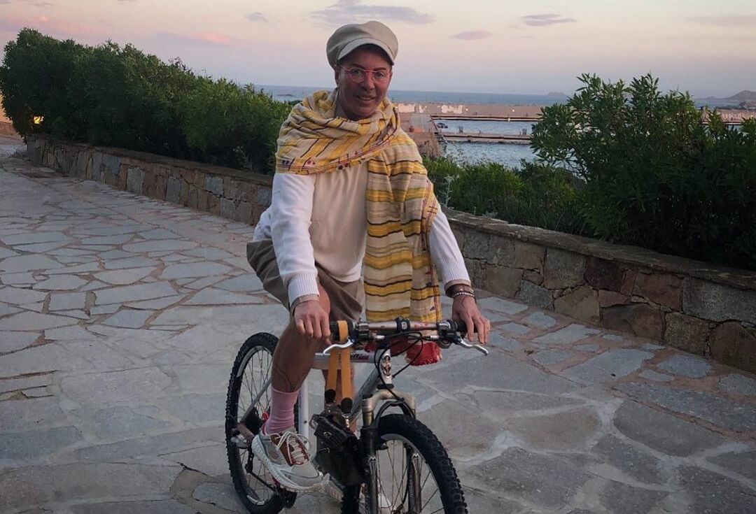 Ο Λάκης Γαβαλάς μας αποκάλυψε ότι έχει οργανώσει ακόμα και την κηδεία του!