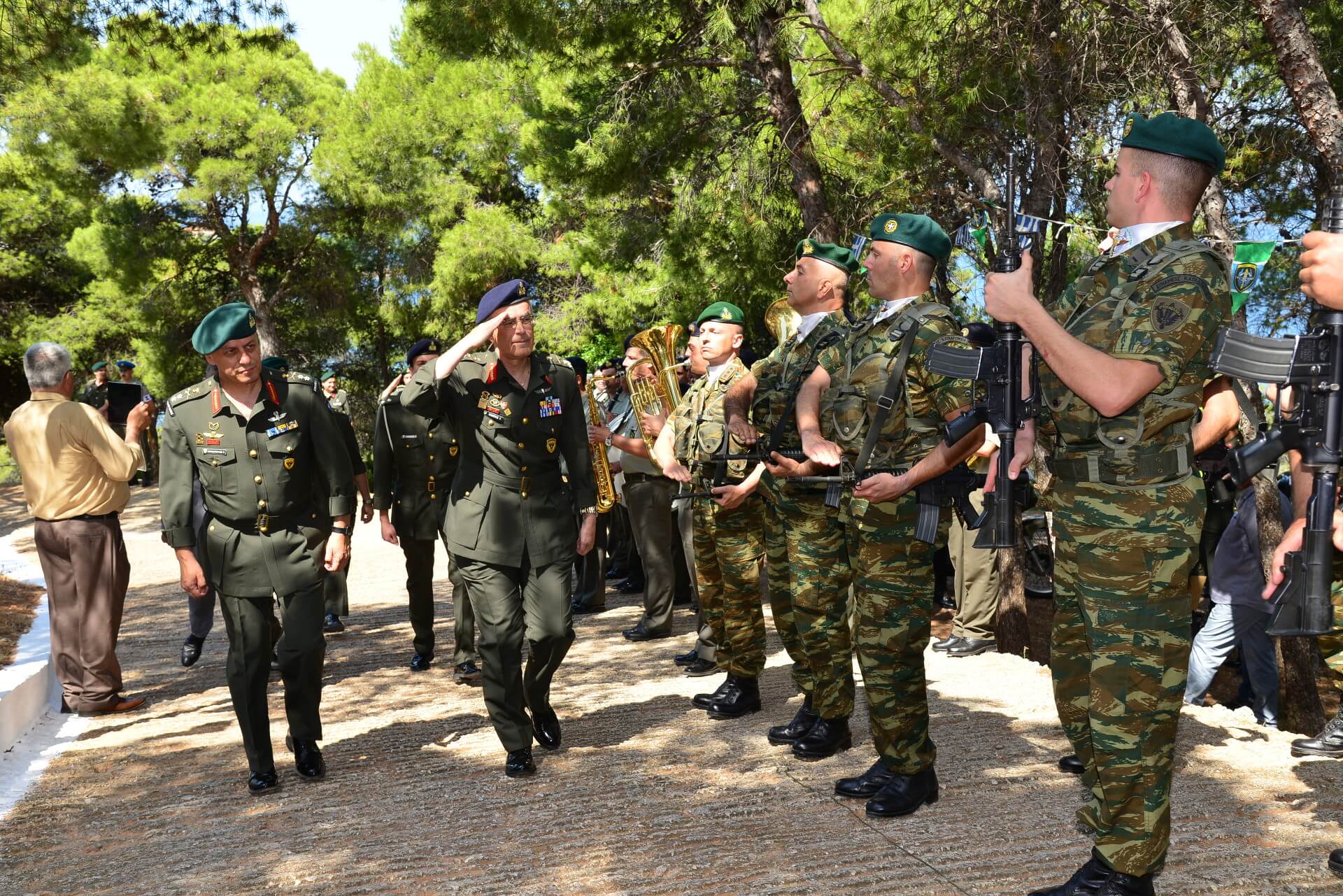 Σε κλίμα συγκίνησης το μνημόσυνο για τους πεσόντες Ιερολοχίτες και Καταδρομείς του Στρατού Ξηράς! [pics]