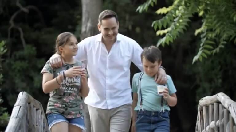 Εκλογές 2019: Ο Μάριος Γεωργιάδης… με τα παιδιά του στο τηλεοπτικό σποτ! video