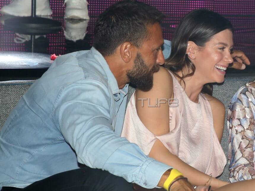 Βραδινή έξοδος για τον Γιάννη Μαρακάκη και τη σύζυγό του, Νίκη Θωμοπούλου – Που τους “τσακώσαμε”; [pics]