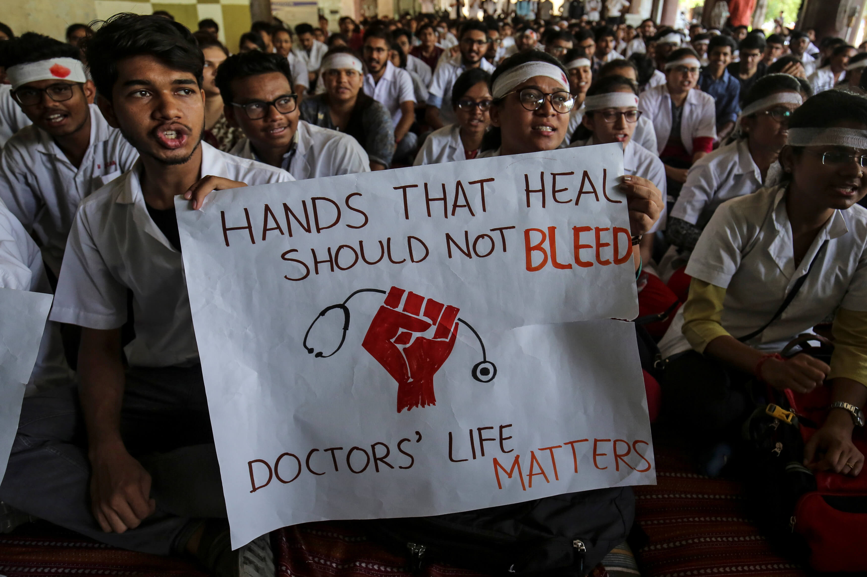 Ινδία: Σε απεργία χιλιάδες γιατροί