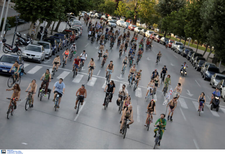 Οι γυμνοί ποδηλάτες βγήκαν στους δρόμους της Θεσσαλονίκης [pics]