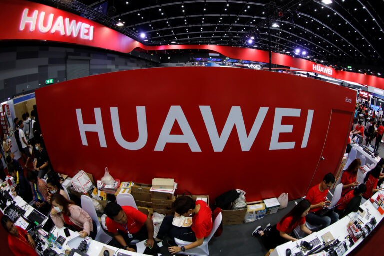 Η Huawei “πολύ κοντά” στην Κίνα για να την εμπιστευθούμε λέει ο Αμερικανός υπουργός Άμυνας