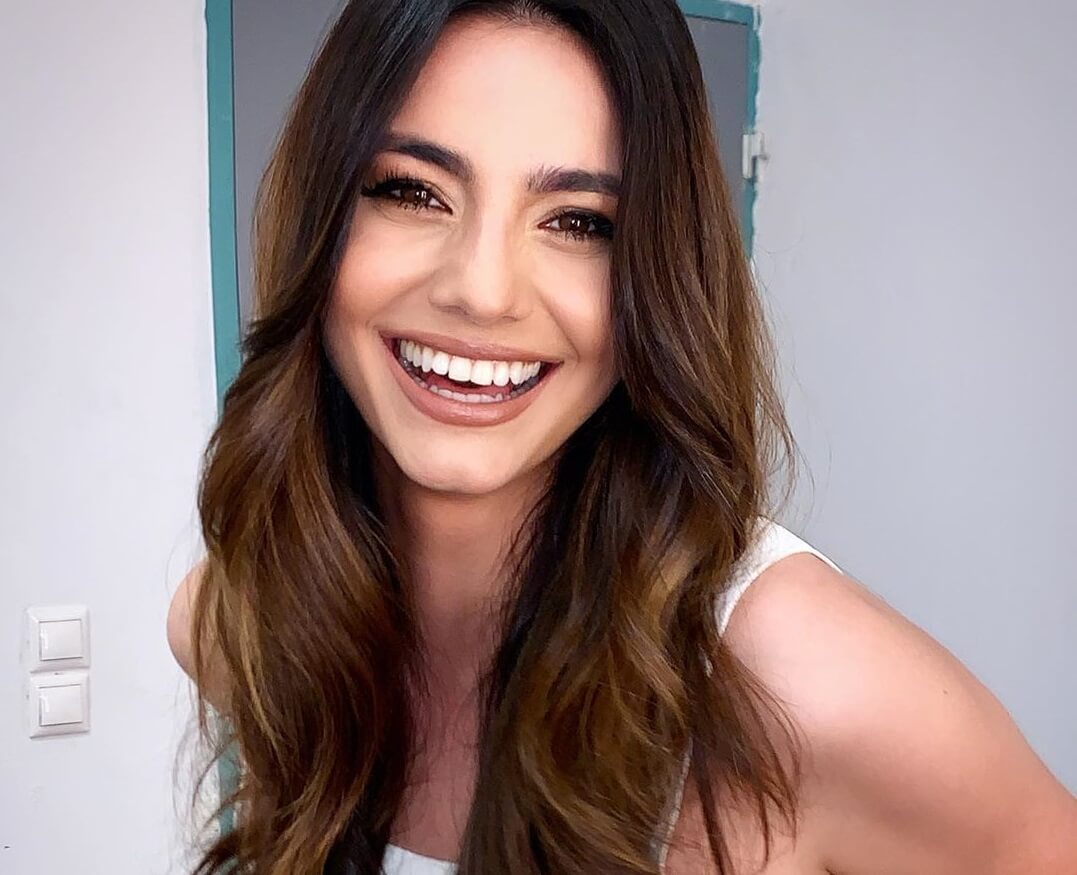 Η Ηλιάνα Παπαγεωργίου κάνει μονόζυγο… topless και αναστατώνει!