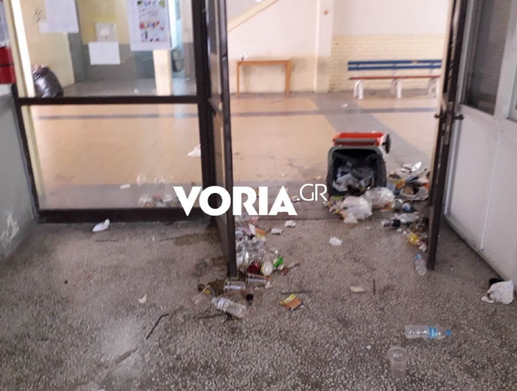 Θεσσαλονίκη: Εικόνες ντροπής στο ΤΕΙ – Φοιτητές πηγαίνουν να γράψουν και κρατούν την αναπνοή τους [pics]