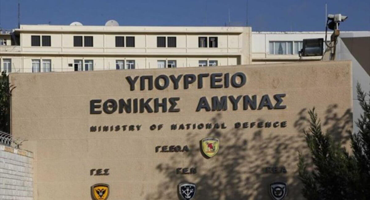 Διάψευση του Υπουργείου Εθνικής Άμυνας για δημοσίευμα που “στοχοποιεί” τον Αποστολάκη!
