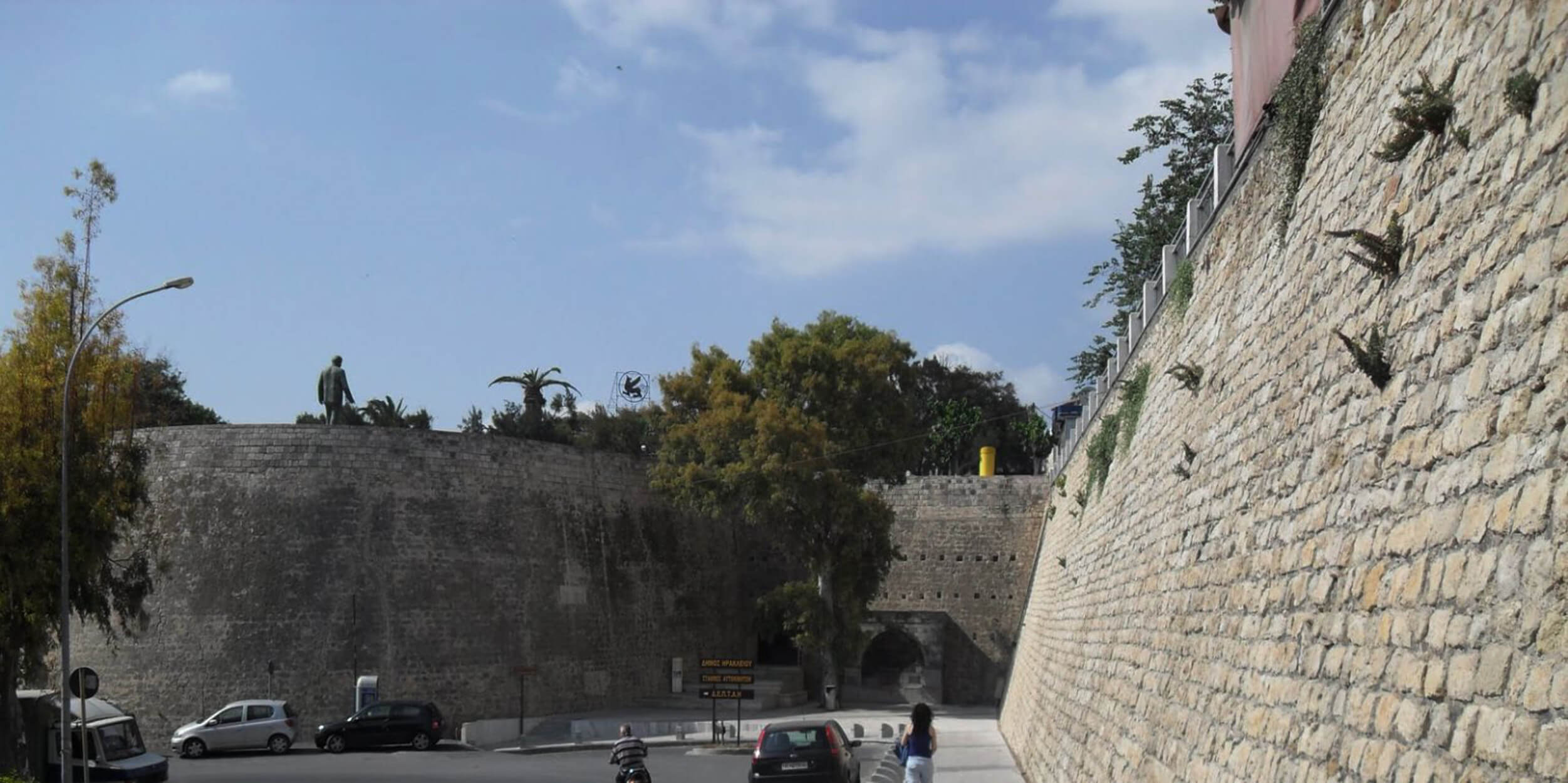 Ηράκλειο: Είπε στους φίλους του ότι φεύγει, και έπεσε από τα τείχη