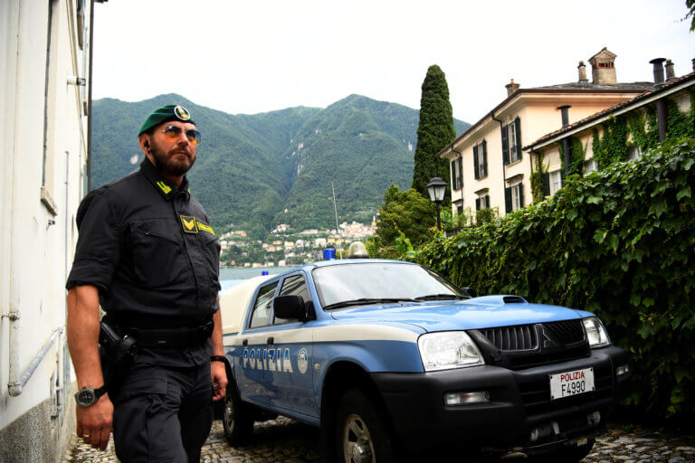 Σοκ στην Ιταλία! Παραπλανούσαν κακοποιημένα παιδιά και τα πουλούσαν σε ανάδοχους – Συνελήφθη και δήμαρχος