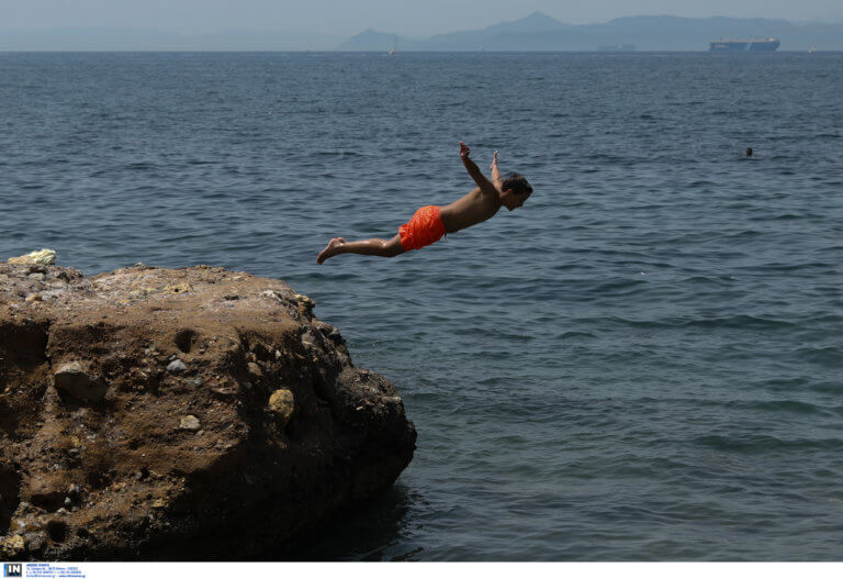 Στις κάλπες με… μαγιό! Η πρόβλεψη του Σάκη Αρναούτογλου για τον καιρό των εκλογών