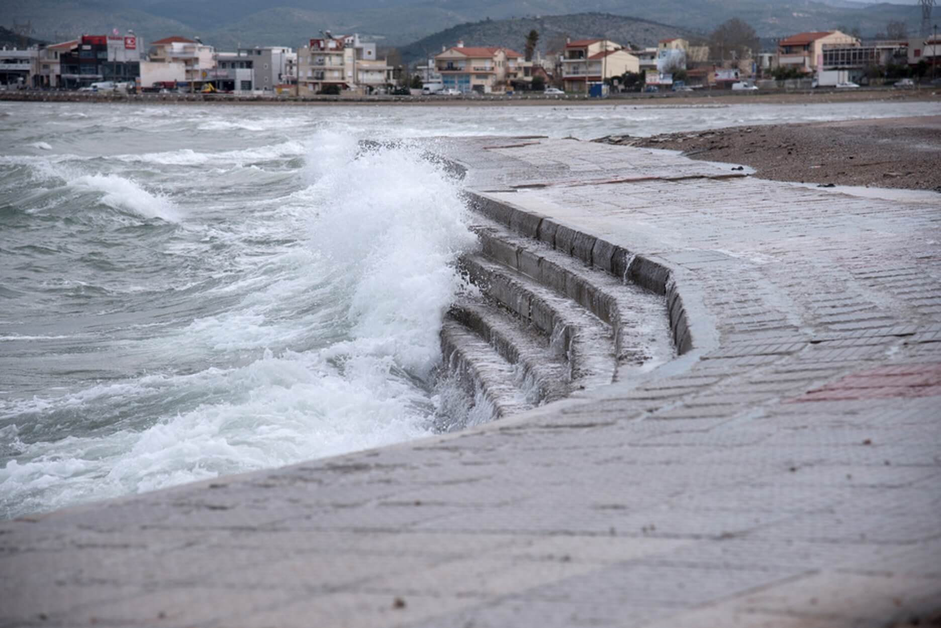 Καιρός σήμερα: Θα μας πάρει πάλι και θα μας σηκώσει – Πού θα βρέξει!