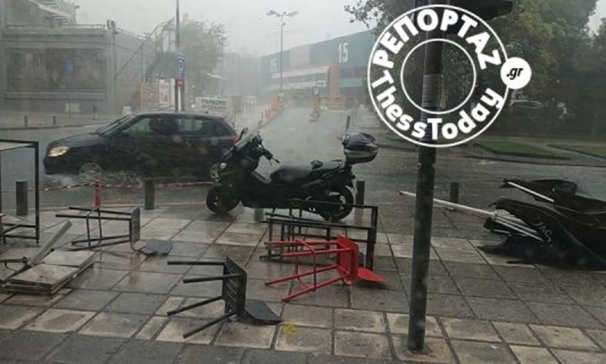 Καιρός – Θεσσαλονίκη: Άνοιξαν οι ουρανοί – Σφοδρή καταιγίδα μετέτρεψε δρόμους σε ποτάμια [pics, video]