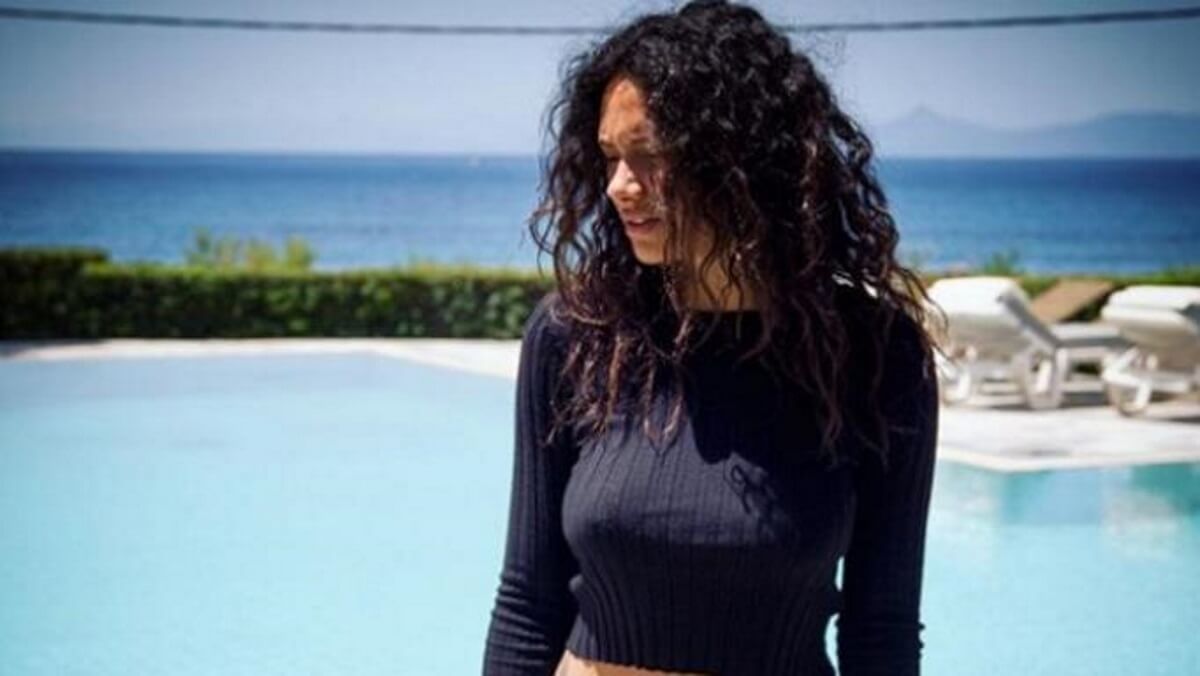 “Εγκεφαλικά” μοίρασε με το πλούσιο μπούστο της η Μαριάννα Καλέργη! [pics,vid]