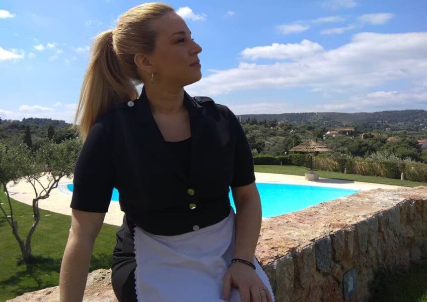 Κάλη Δάβρη: Η Βάνα του «Έλα στη θέση μου» φωτογραφίζεται με μπικίνι στην παραλία!