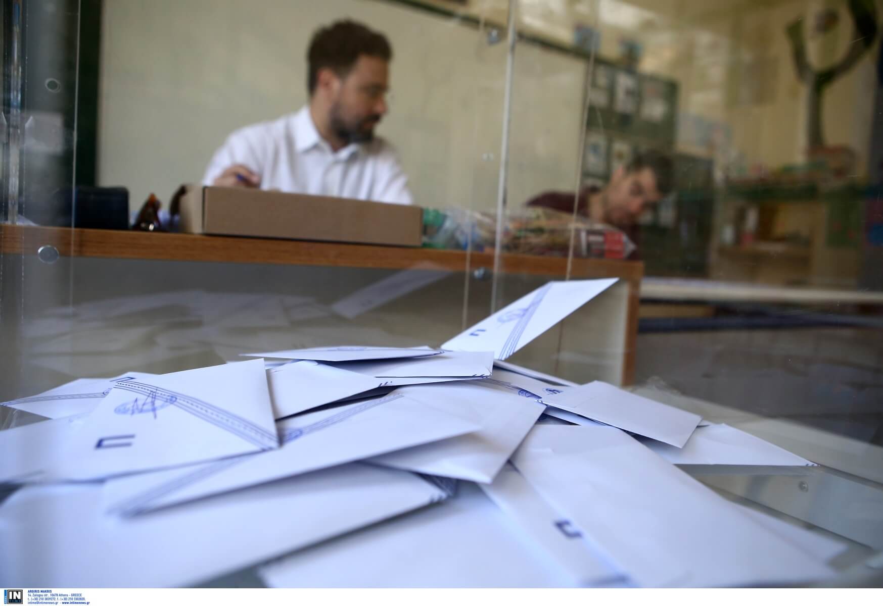 Εκλογές 2023 – Δημοσκόπηση Alco: Στο 6,6% η διαφορά ανάμεσα σε ΝΔ και ΣΥΡΙΖΑ – Τι λένε οι πολίτες για τον αποκλεισμό Κασιδιάρη