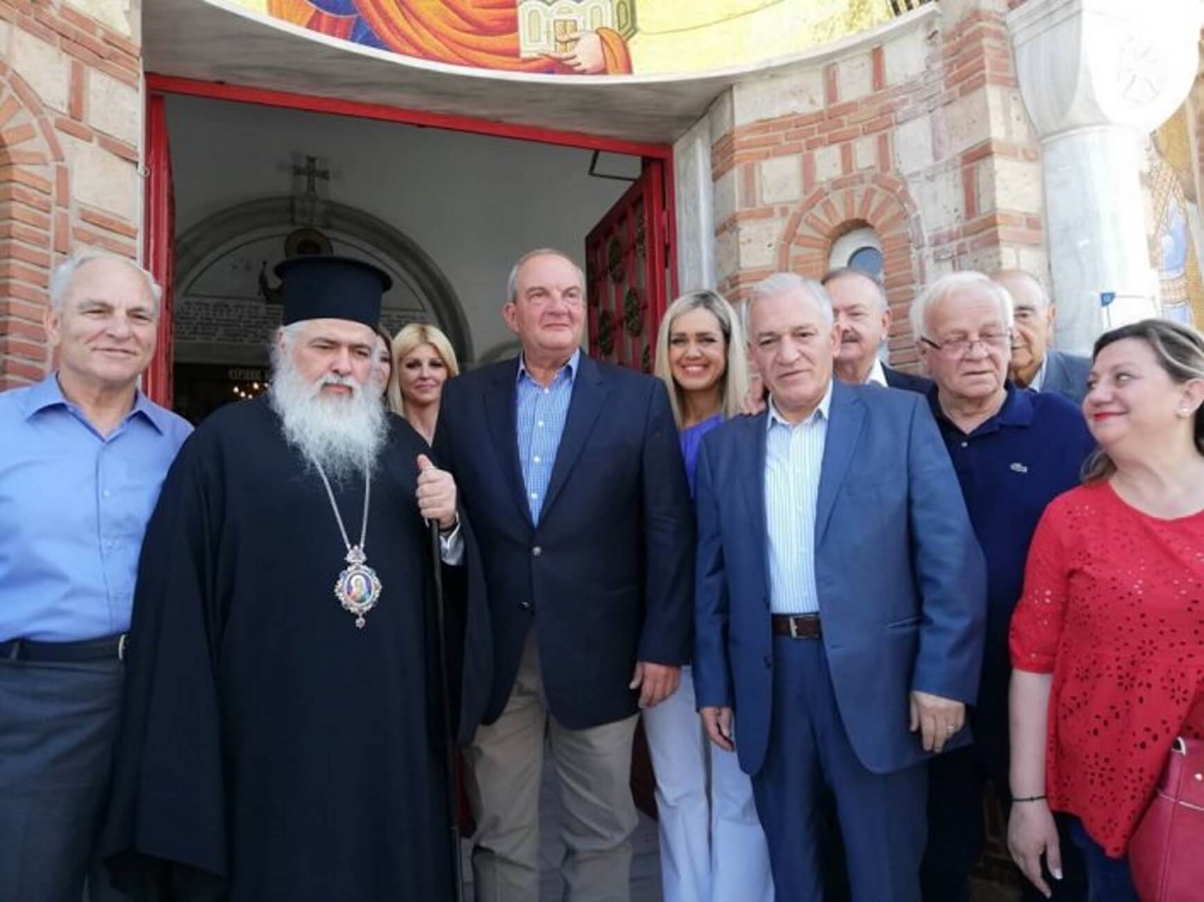 Θεσσαλονίκη: Κέρασαν καφέ και έκαναν δώρα στον Κώστα Καραμανλή – Οι κινήσεις του πρώην πρωθυπουργού [pics, video]