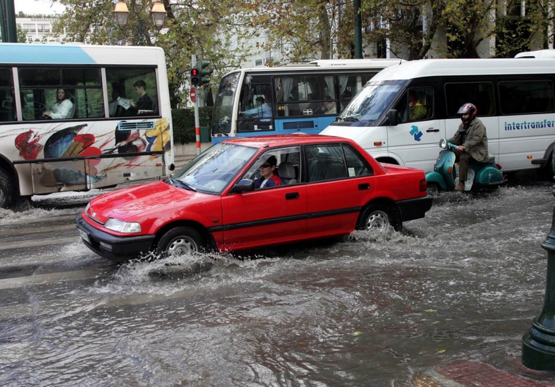 Καιρός αύριο: Έρχονται μπόρες και βροχές μετά τον καύσωνα!