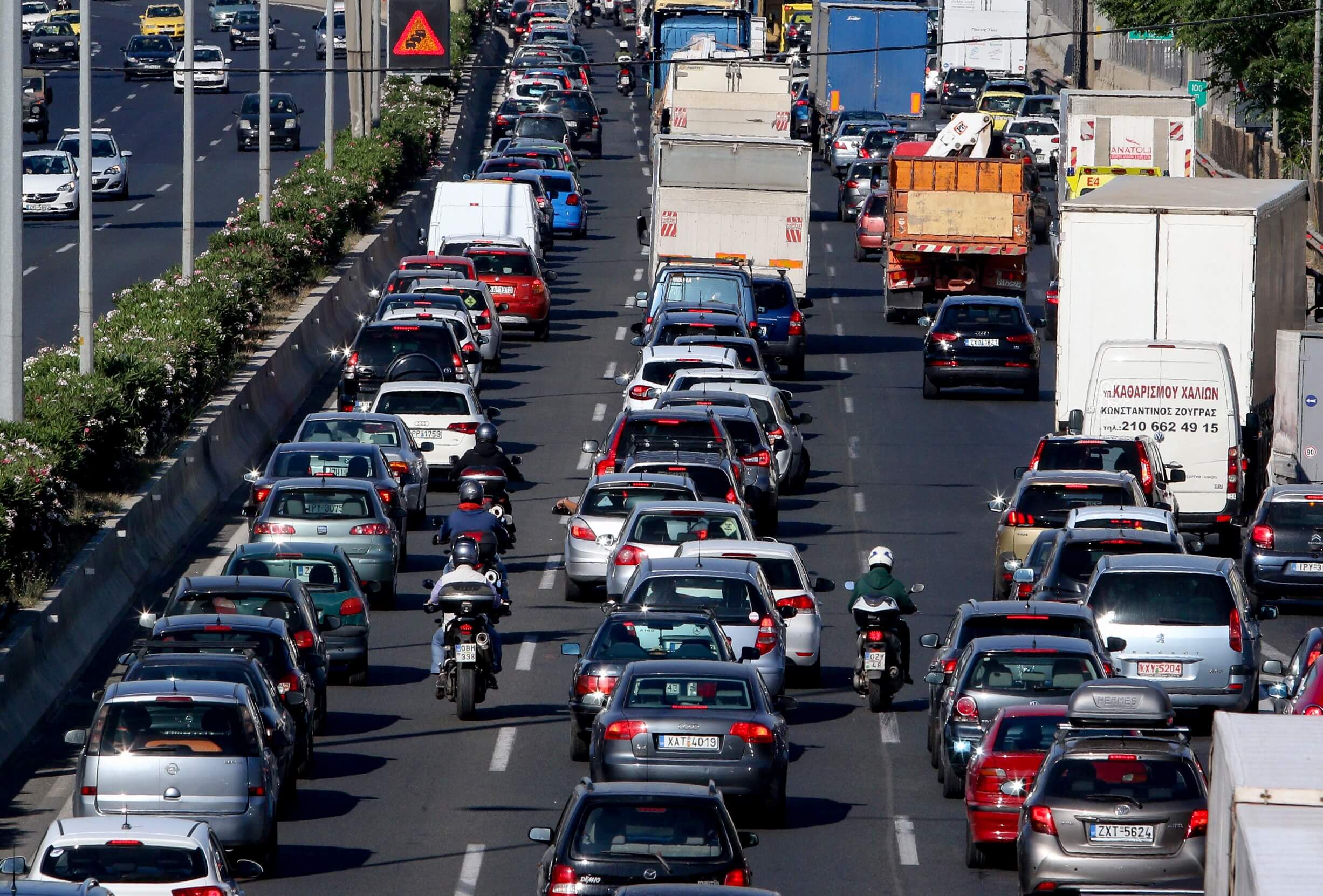 Ταλαιπωρία για τους οδηγούς στη Λεωφόρο Ποσειδώνος – Δίνεται το δεύτερο τμήμα στην κυκλοφορία