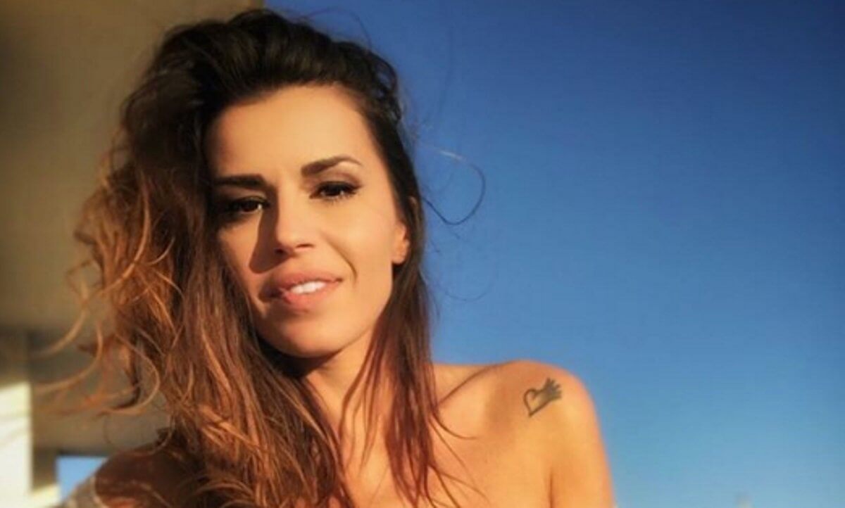 “Φωτιά” η Χριστίνα Κολέτσα στη Φολέγανδρο! Φόρεσε το μαγιό της και προκάλεσε… ταραχή!