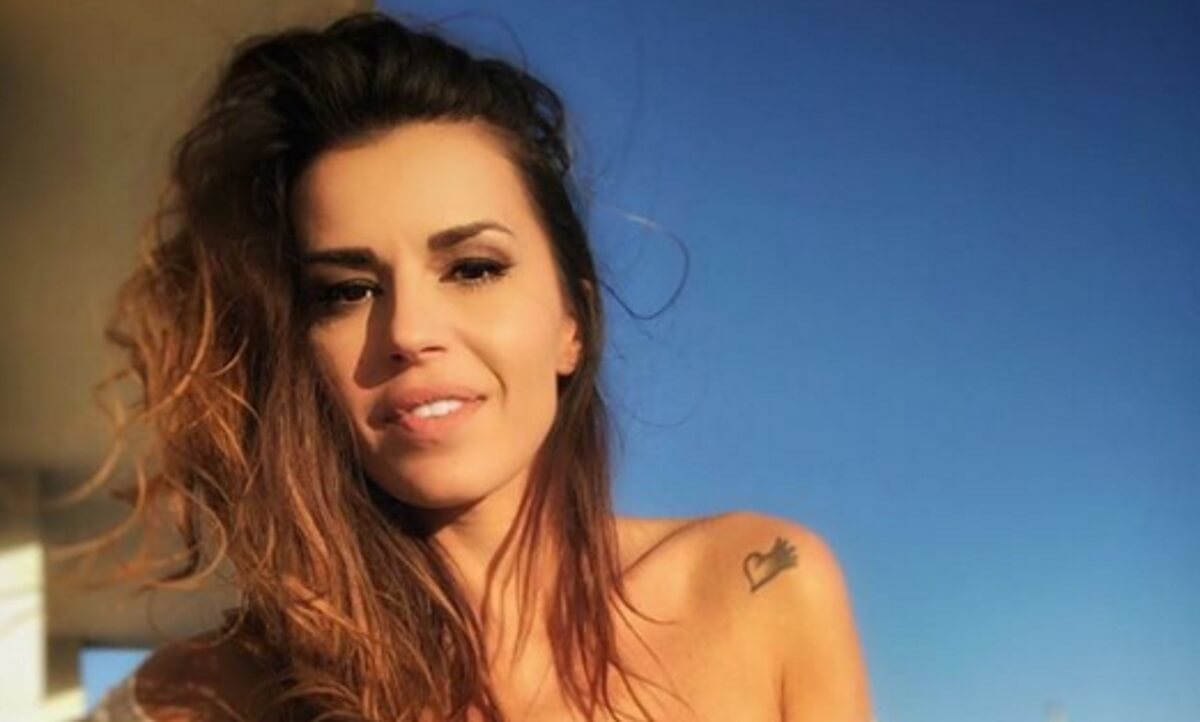 “Φωτιά” η Χριστίνα Κολέτσα στη Φολέγανδρο! Φόρεσε το μαγιό της και προκάλεσε… ταραχή!