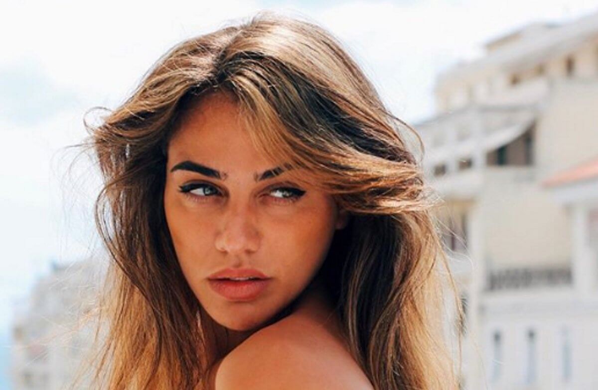 Κόβει την ανάσα η Κόνι Μεταξά με την topless φωτογραφία που ανέβασε στο Instagram!