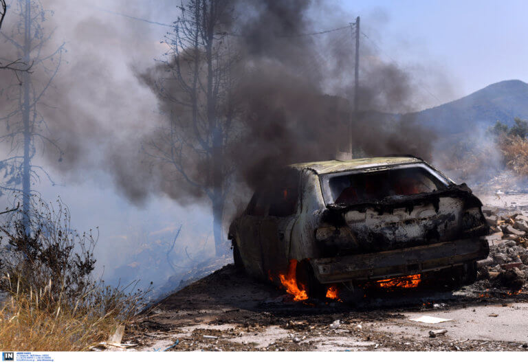 Κόρινθος: Ανατίναξαν ΑΤΜ με δυναμίτη και έκαψαν το αυτοκίνητο δημοτικού συμβούλου που είχαν κλέψει – video