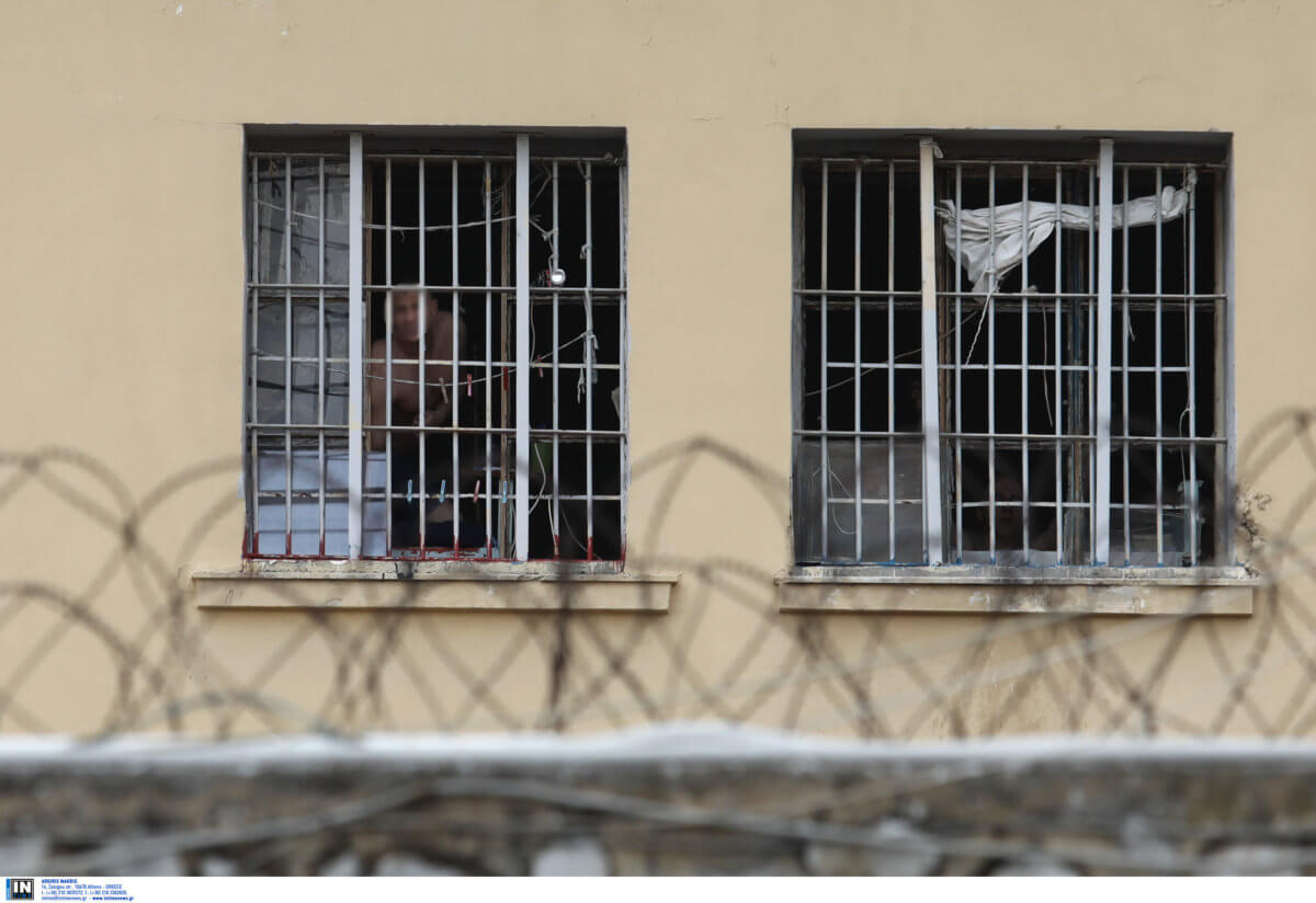 Φυλακές Κορυδαλλού: Απίστευτα ευρήματα! Από ρόπαλα μέχρι ρόλεξ