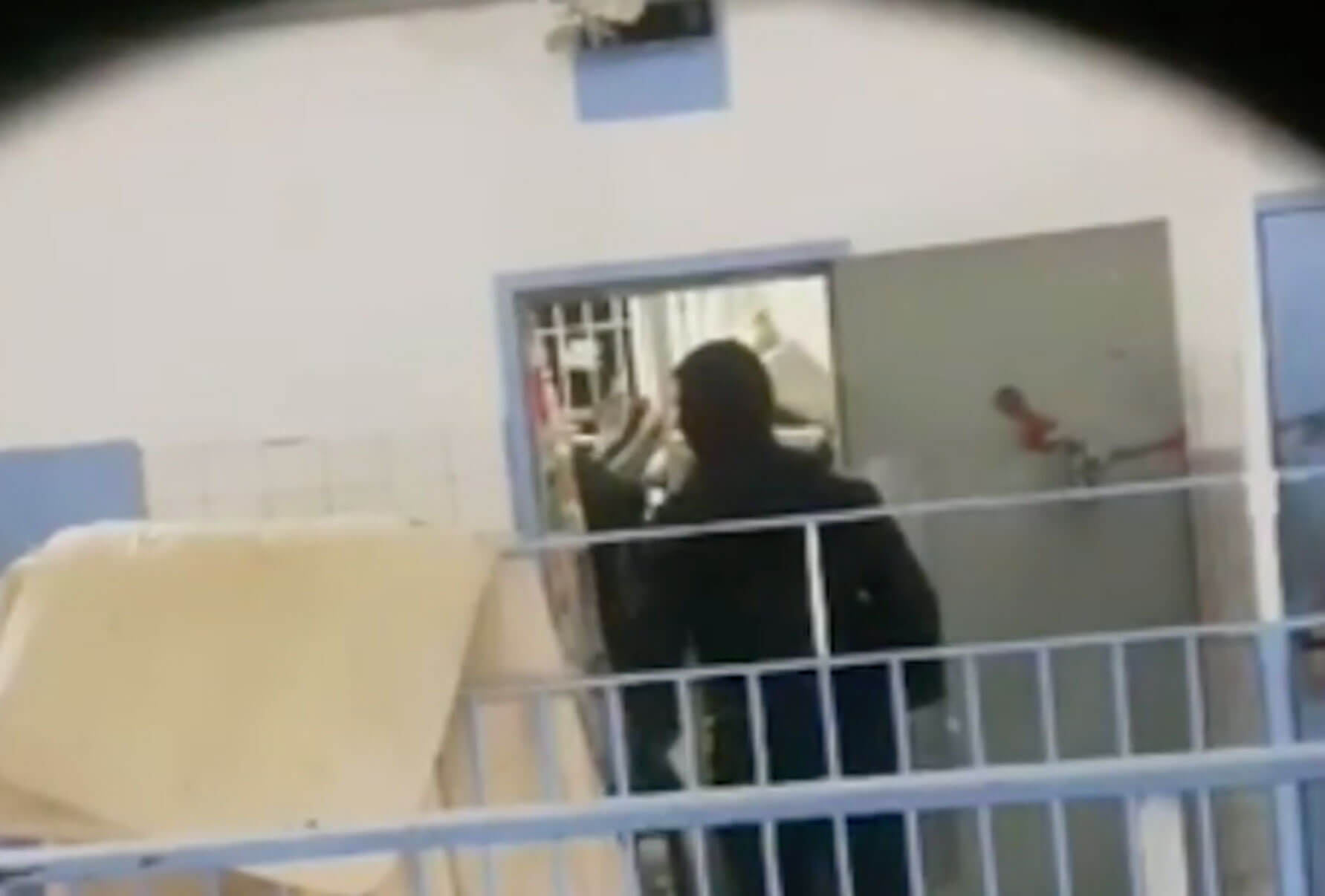 Φυλακές Κορυδαλλού: Κρατούμενοι βιντεοσκοπούσαν έφοδο της ΕΛ.ΑΣ. και γελούσαν
