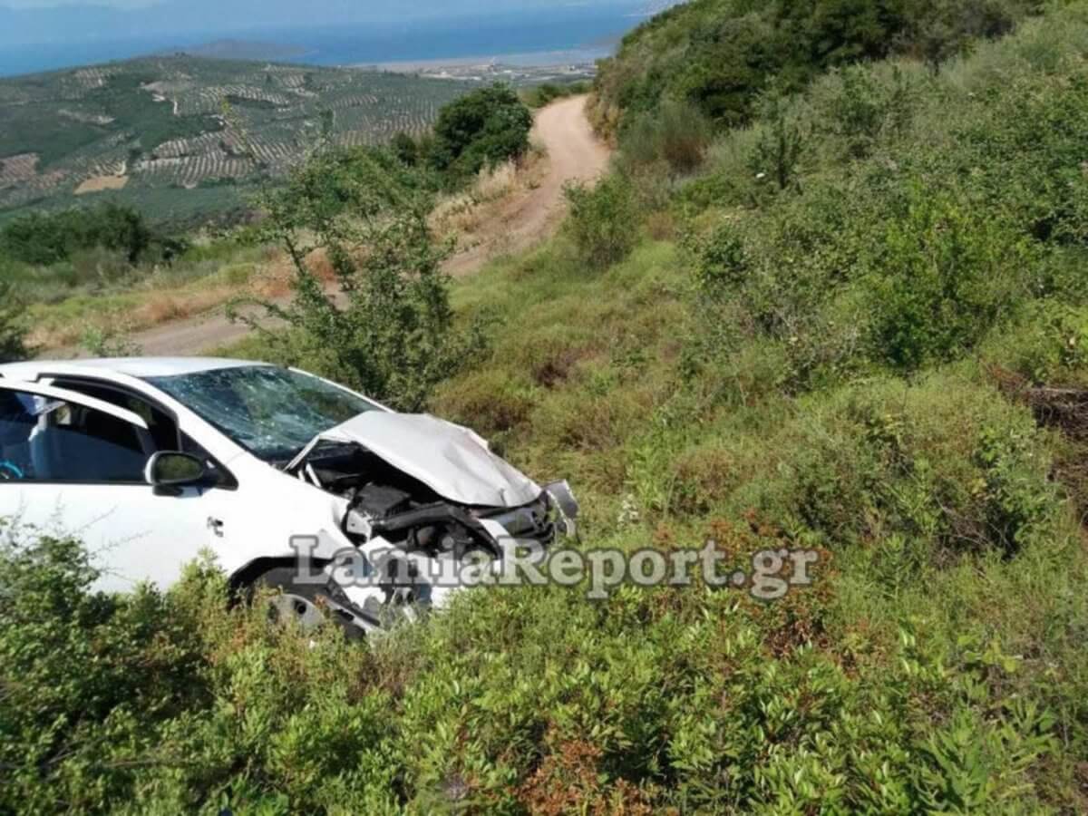 Αταλάντη: Νεκρός ο οδηγός αυτοκινήτου που έπεσε σε γκρεμό [pics]