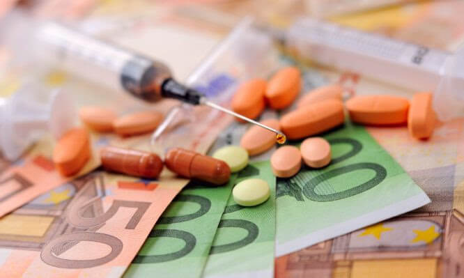 Οι φαρμακοβιομήχανοι απειλούν το υπουργείο Υγείας!
