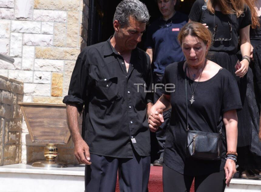 Κηδεία Κώστα Ευριπιώτη: Συντετριμμένη η σύντροφός του, Λίλιαν