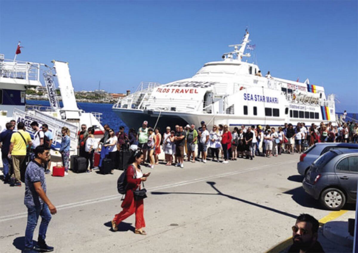 Ρόδος: Λιποθυμίες και εικόνες που προβληματίζουν στο λιμάνι – Κατέρρευσε τουρίστρια από την Τουρκία!