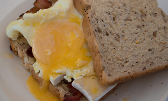 Τι πρέπει να προσέχετε όταν μαγειρεύετε μελάτα αυγά – Υπάρχουν λόγοι υγείας!