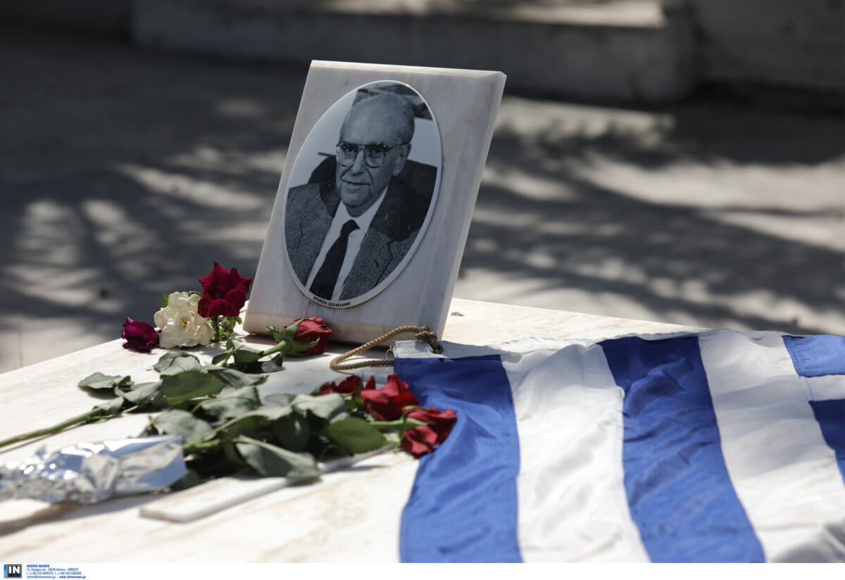Ανδρέας Παπανδρέου: 23 χρόνια από τον θάνατό του – Μνημόσυνο στο Α’ Νεκροταφείο [pics]